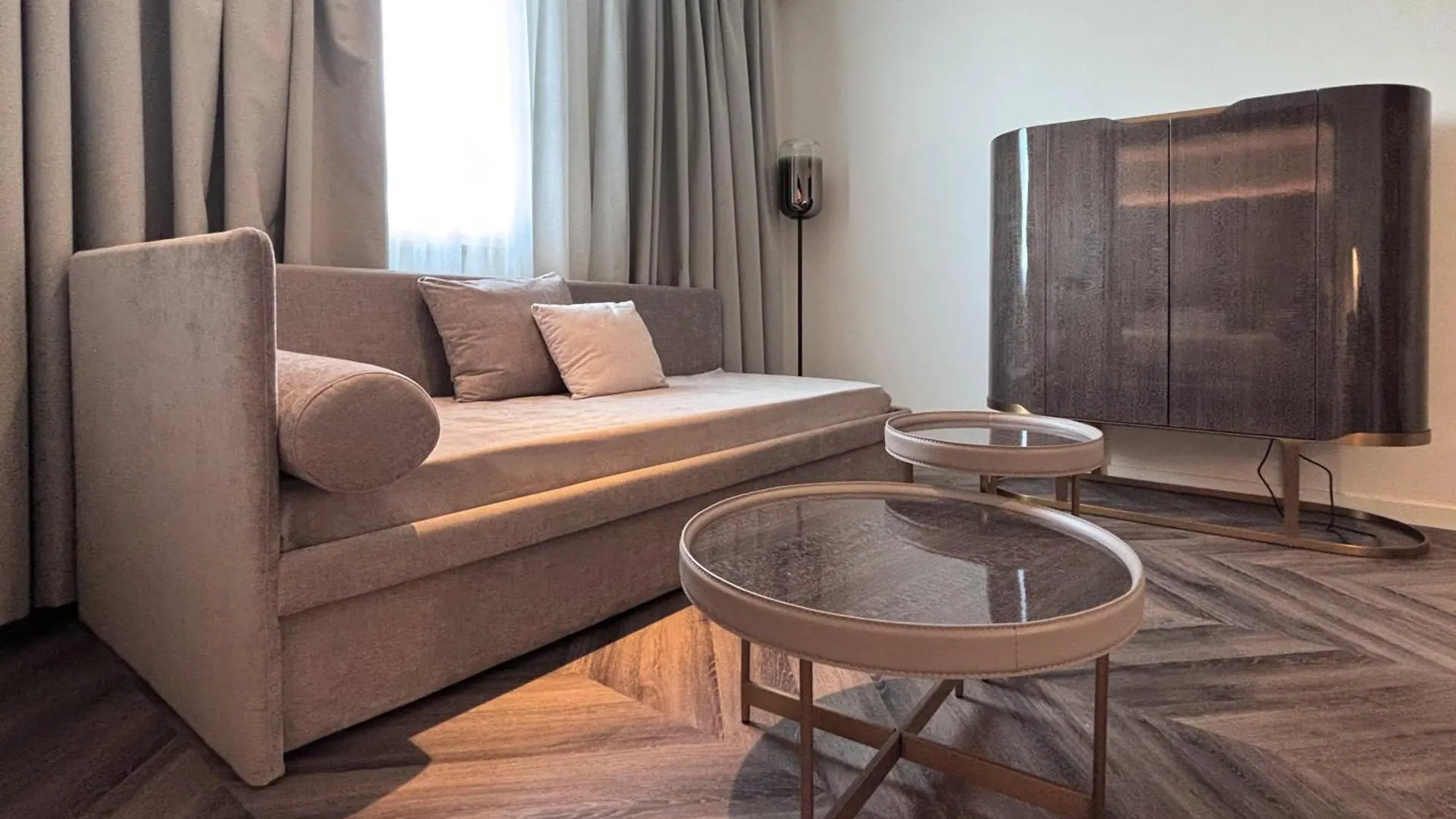 Hotel Royal Garden Assago Milano 4*,  Italia